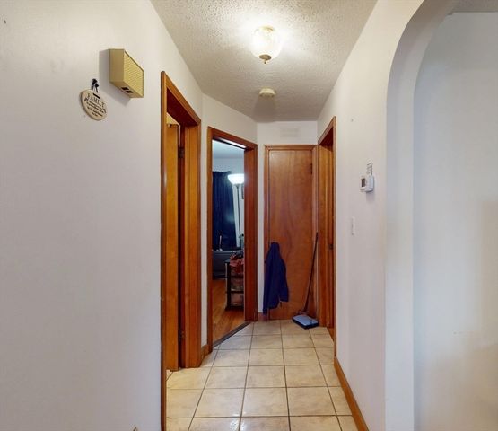 106 Merida St, Springfield, MA 01104