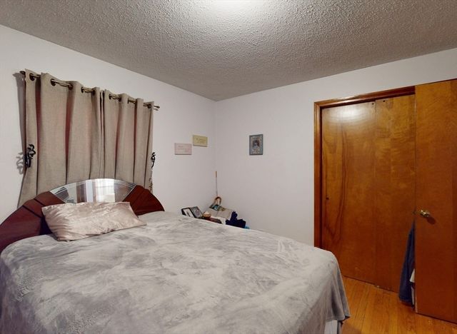 106 Merida St, Springfield, MA 01104