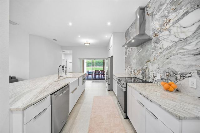 17911 HOLLY BROOK DRIVE, Tampa, FL 33647