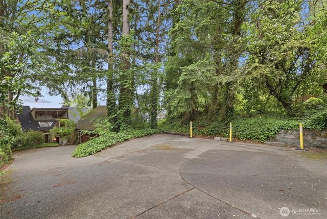 500 W Lake Sammamish Parkway NE, Bellevue, WA 98008