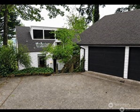 500 W Lake Sammamish Parkway NE, Bellevue, WA 98008