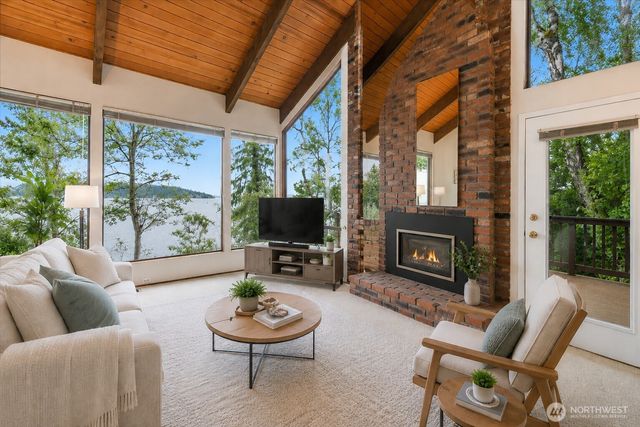 500 W Lake Sammamish Parkway NE, Bellevue, WA 98008
