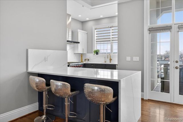 801 W Ann Arbor Trail 301, Plymouth, MI 48170