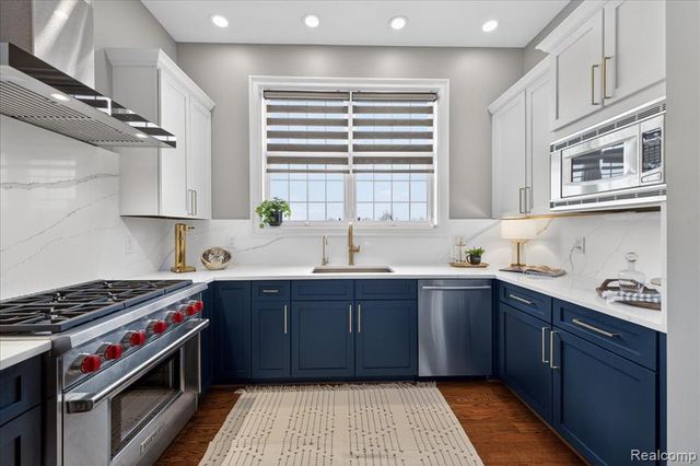 801 W Ann Arbor Trail 301, Plymouth, MI 48170