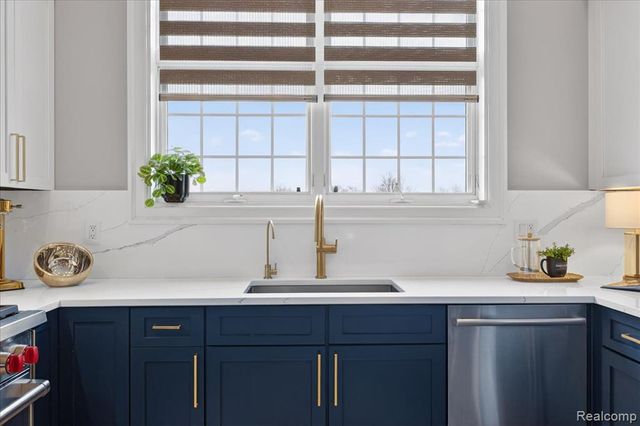 801 W Ann Arbor Trail 301, Plymouth, MI 48170