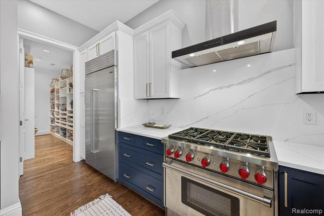 801 W Ann Arbor Trail 301, Plymouth, MI 48170