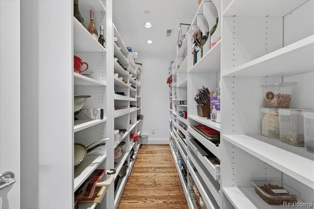 801 W Ann Arbor Trail 301, Plymouth, MI 48170