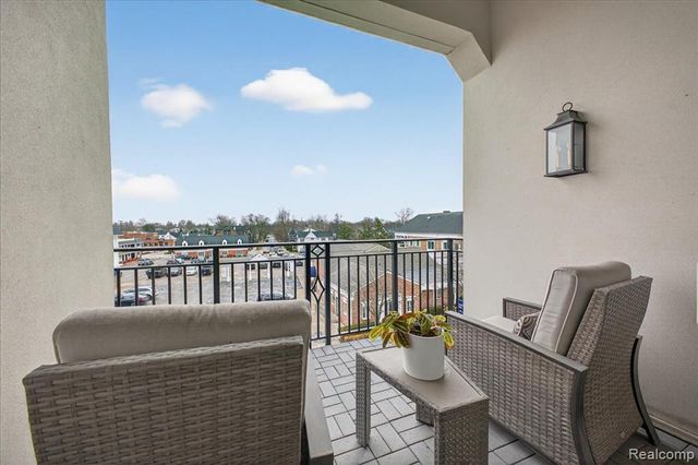 801 W Ann Arbor Trail 301, Plymouth, MI 48170