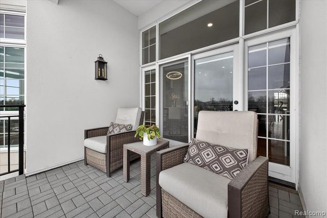 801 W Ann Arbor Trail 301, Plymouth, MI 48170