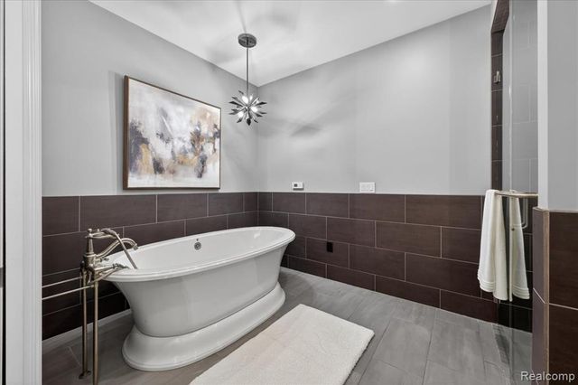 801 W Ann Arbor Trail 301, Plymouth, MI 48170