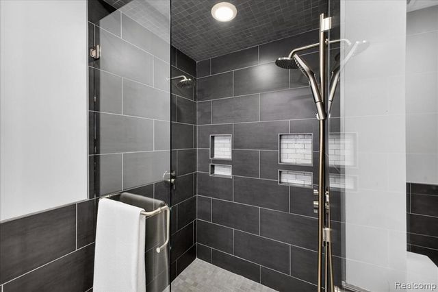 801 W Ann Arbor Trail 301, Plymouth, MI 48170