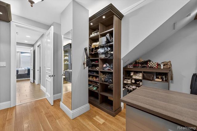 801 W Ann Arbor Trail 301, Plymouth, MI 48170