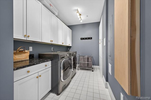 801 W Ann Arbor Trail 301, Plymouth, MI 48170