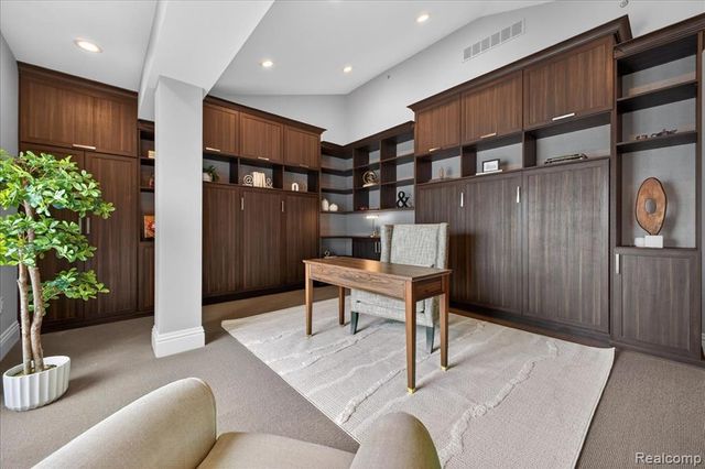 801 W Ann Arbor Trail 301, Plymouth, MI 48170