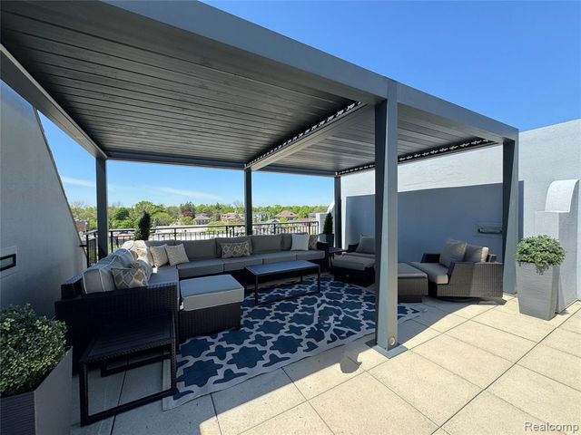 801 W Ann Arbor Trail 301, Plymouth, MI 48170