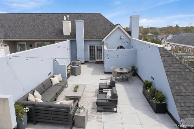 801 W Ann Arbor Trail 301, Plymouth, MI 48170