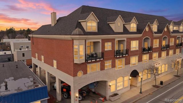 801 W Ann Arbor Trail 301, Plymouth, MI 48170