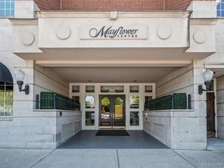 801 W Ann Arbor Trail 301, Plymouth, MI 48170