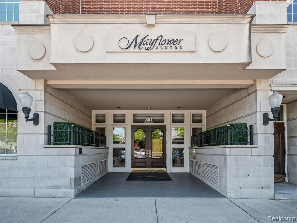 801 W Ann Arbor Trail 301, Plymouth, MI 48170