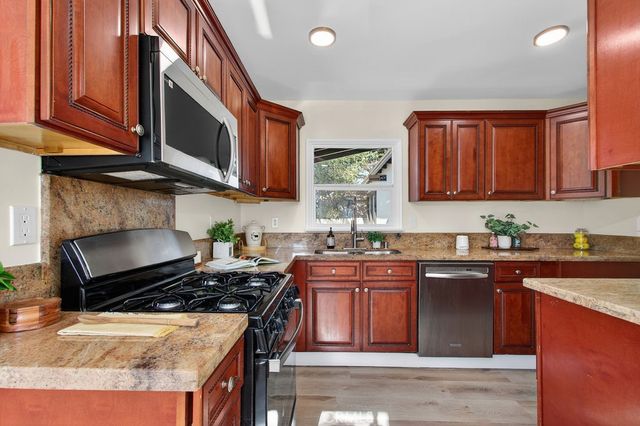 2332 S Highland Avenue, Los Angeles, CA 90016