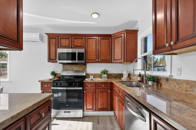 2332 S Highland Avenue, Los Angeles, CA 90016