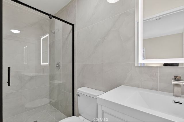 2332 S Highland Avenue, Los Angeles, CA 90016