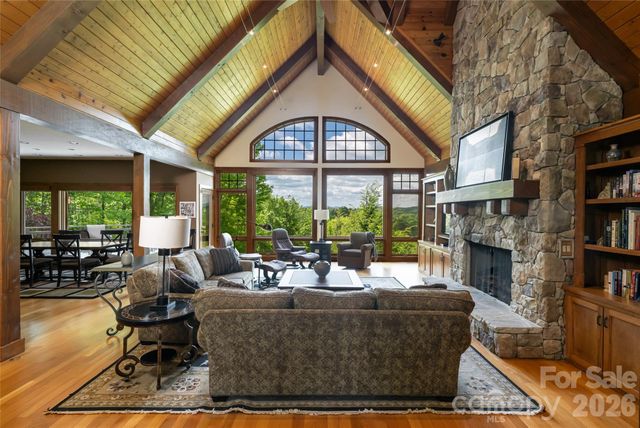 211 Boulder Ridge Drive, Hendersonville, NC 28792
