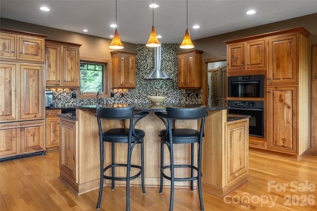 211 Boulder Ridge Drive, Hendersonville, NC 28792