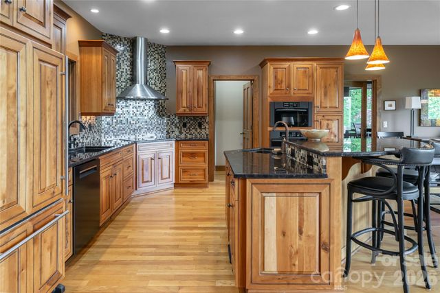 211 Boulder Ridge Drive, Hendersonville, NC 28792