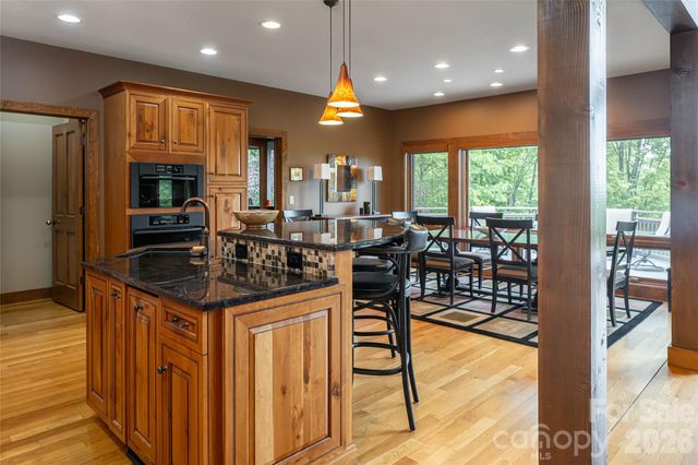 211 Boulder Ridge Drive, Hendersonville, NC 28792
