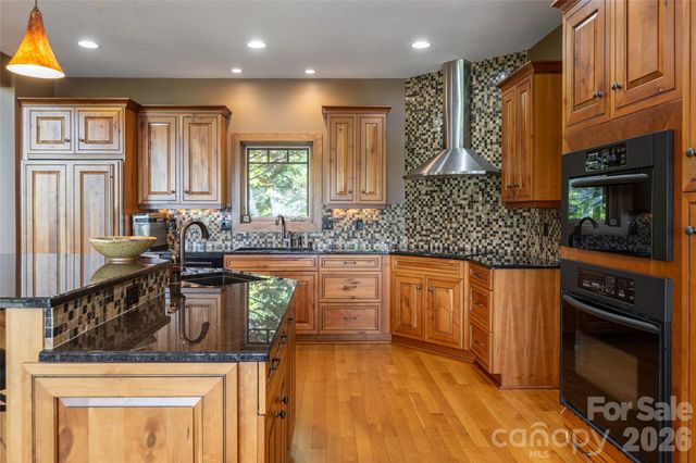 211 Boulder Ridge Drive, Hendersonville, NC 28792