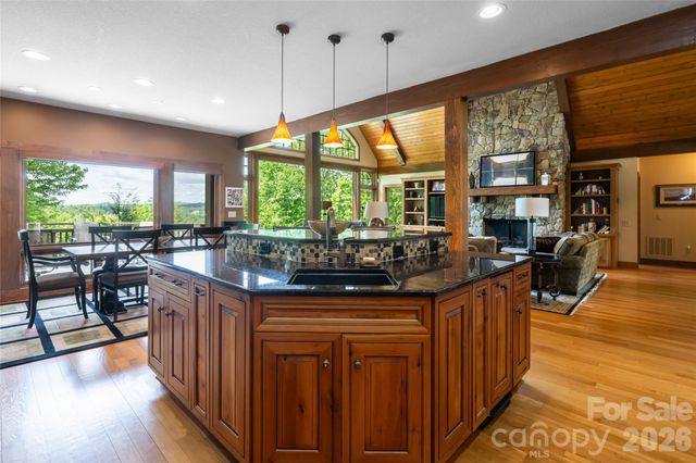 211 Boulder Ridge Drive, Hendersonville, NC 28792