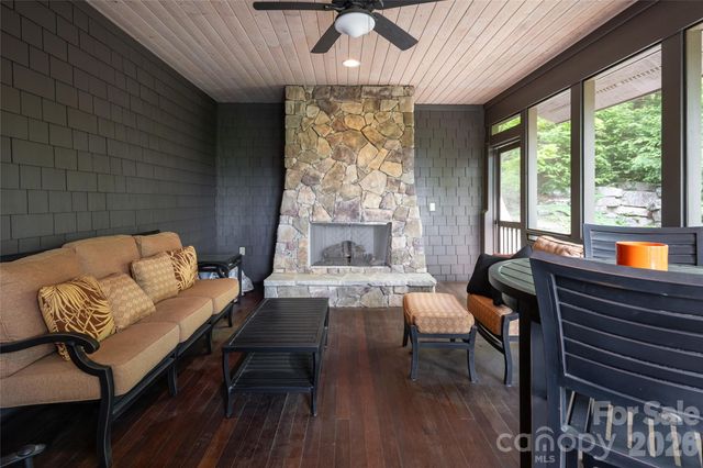 211 Boulder Ridge Drive, Hendersonville, NC 28792