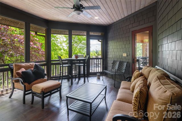 211 Boulder Ridge Drive, Hendersonville, NC 28792
