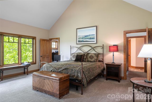 211 Boulder Ridge Drive, Hendersonville, NC 28792