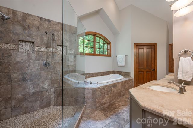 211 Boulder Ridge Drive, Hendersonville, NC 28792