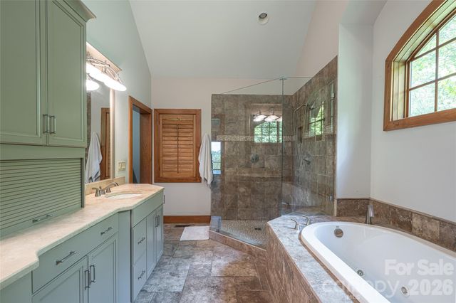 211 Boulder Ridge Drive, Hendersonville, NC 28792