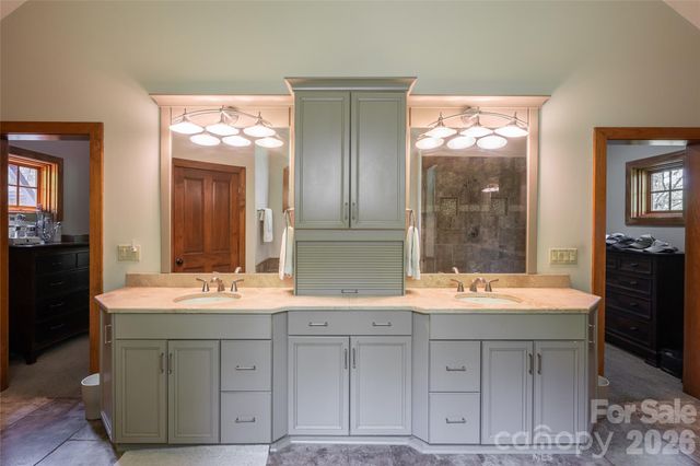 211 Boulder Ridge Drive, Hendersonville, NC 28792