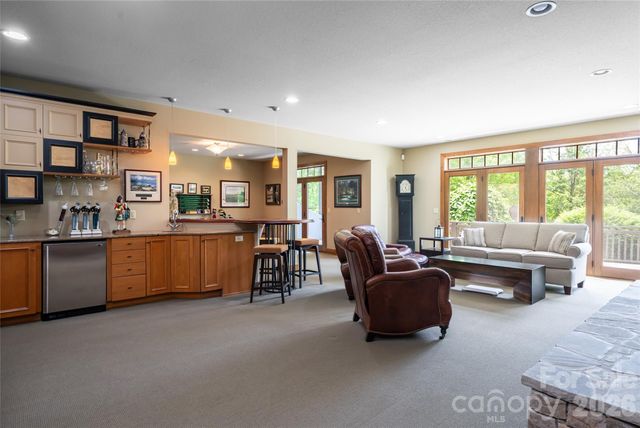 211 Boulder Ridge Drive, Hendersonville, NC 28792