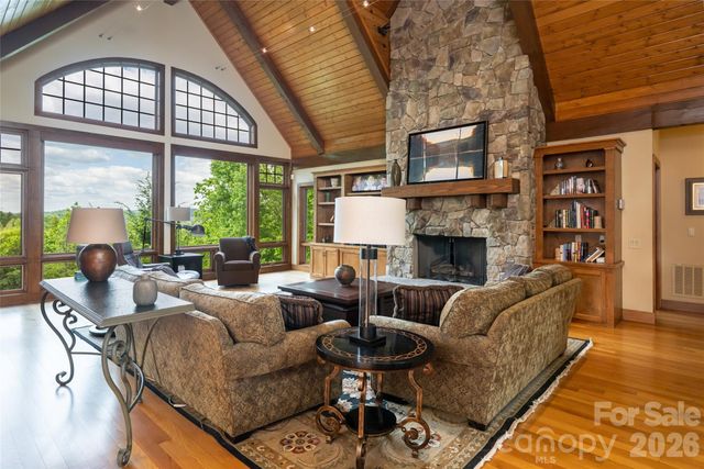 211 Boulder Ridge Drive, Hendersonville, NC 28792