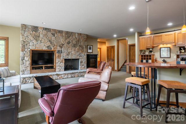 211 Boulder Ridge Drive, Hendersonville, NC 28792