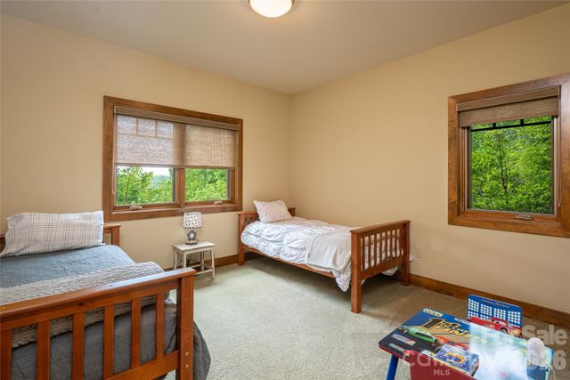 211 Boulder Ridge Drive, Hendersonville, NC 28792