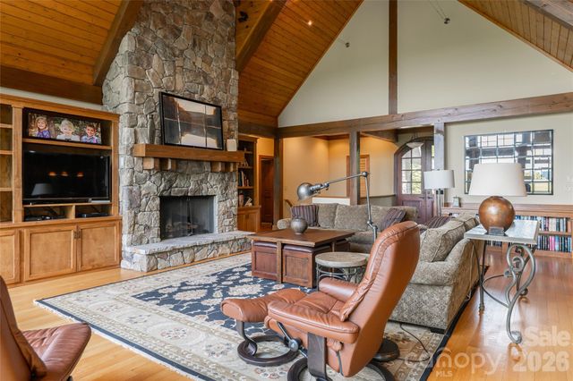 211 Boulder Ridge Drive, Hendersonville, NC 28792