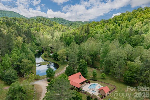 211 Boulder Ridge Drive, Hendersonville, NC 28792
