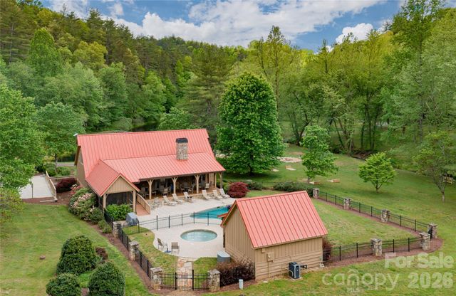 211 Boulder Ridge Drive, Hendersonville, NC 28792