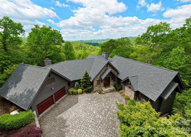 211 Boulder Ridge Drive, Hendersonville, NC 28792