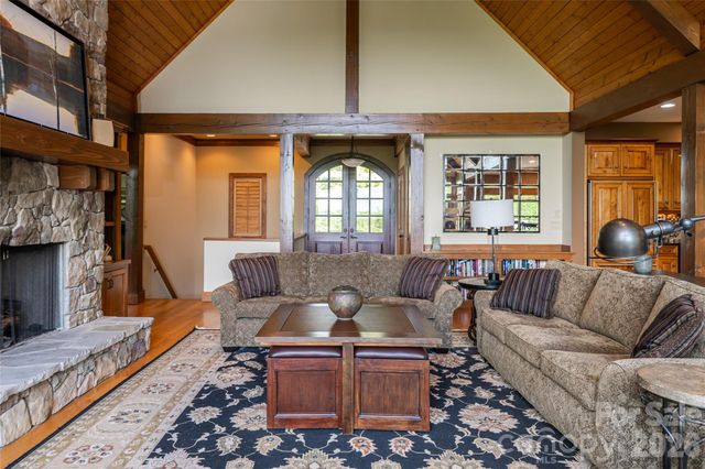 211 Boulder Ridge Drive, Hendersonville, NC 28792