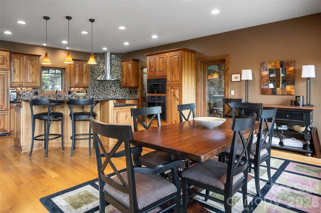 211 Boulder Ridge Drive, Hendersonville, NC 28792