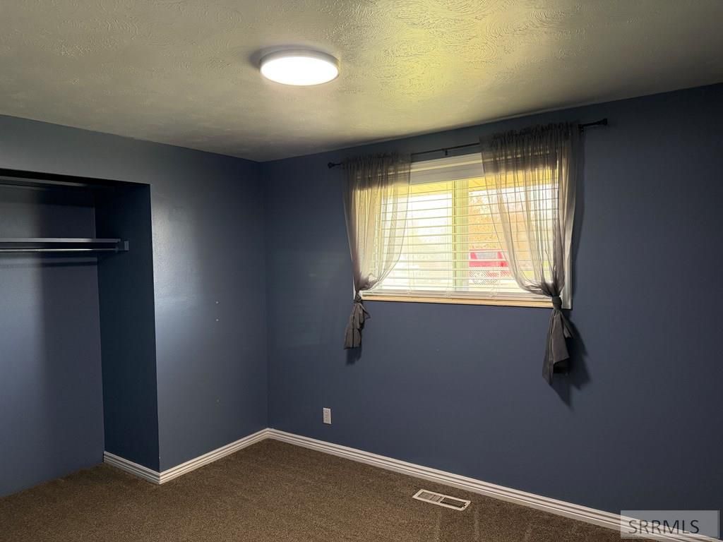 Image 12 of property listing at 531 Airport Road, Blackfoot, ID 83221