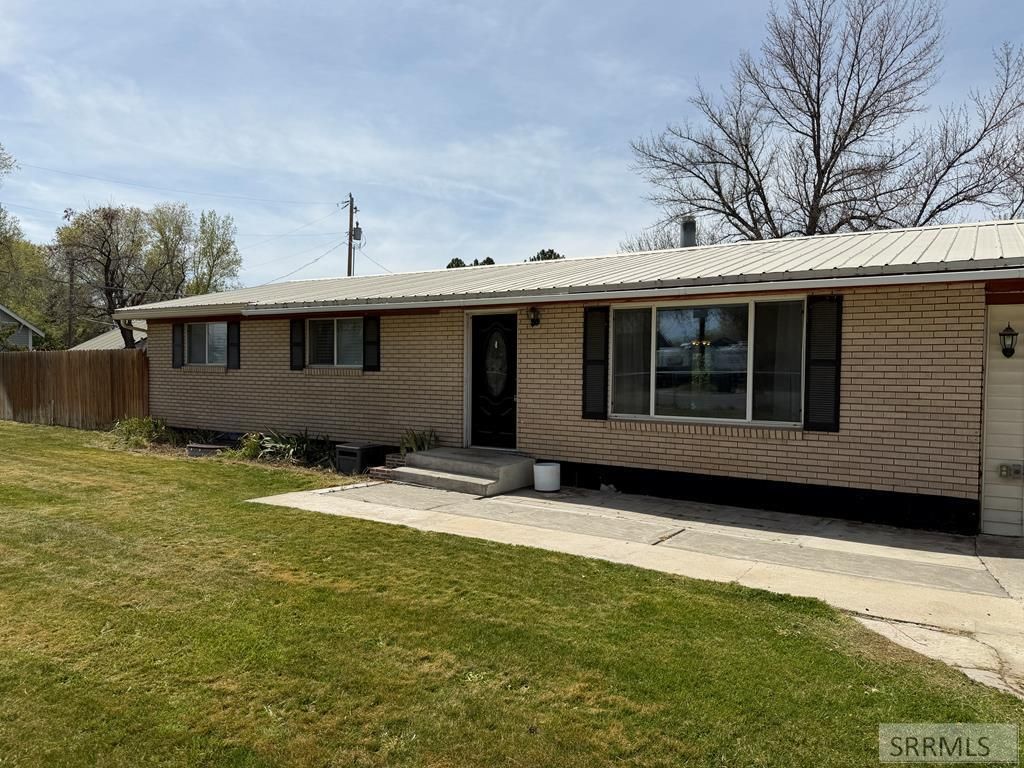 Image 2 of property listing at 531 Airport Road, Blackfoot, ID 83221